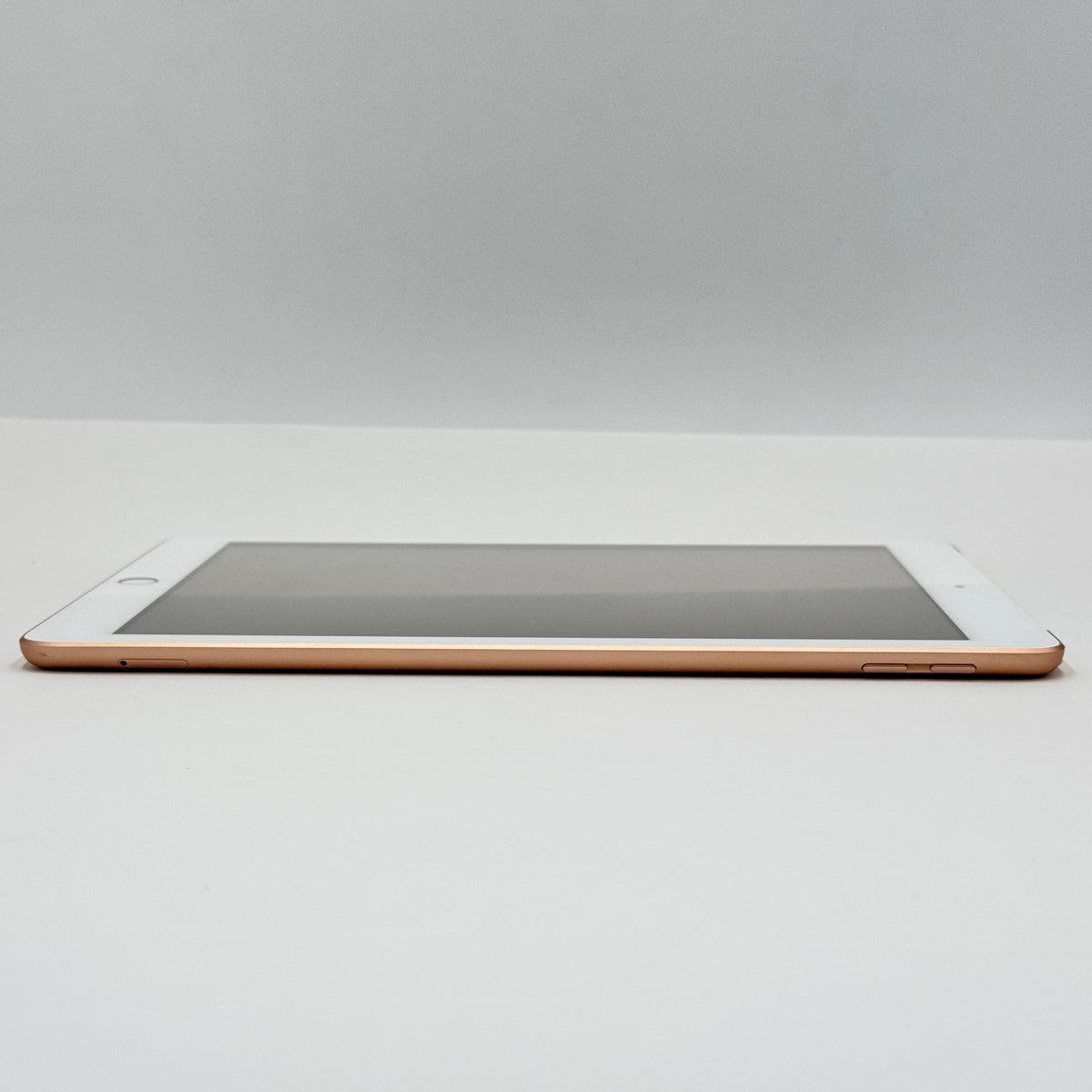 美品 Apple iPad 第6世代 Wi-Fi+Cellularモデル 32GB ゴールド MRM02J/A バッテリー最大容量96% 【C9576-60】