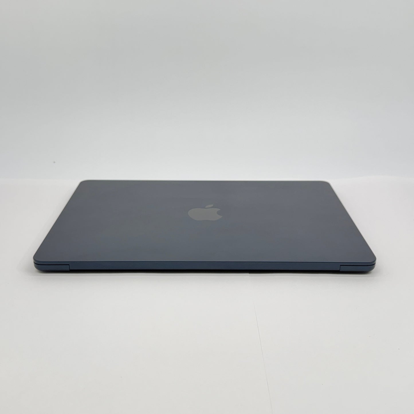 美品Apple Mac Book Air 2025 13インチ M4 10コアCPU 8コアGPU SSD256GB 16GB MW123J/A ミッドナイト 充放電回数3回 バッテリー最大容量100% 付属品完備【C7241-80】
