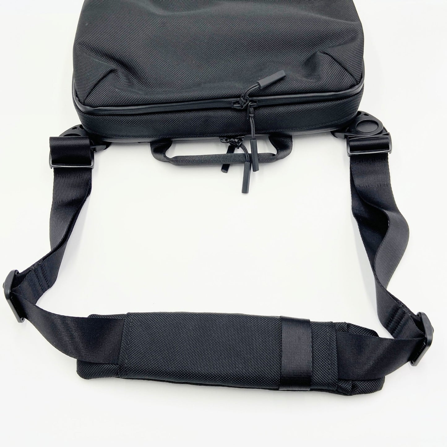 美品 THE TOKYO TECHPACK SLING【C5718】