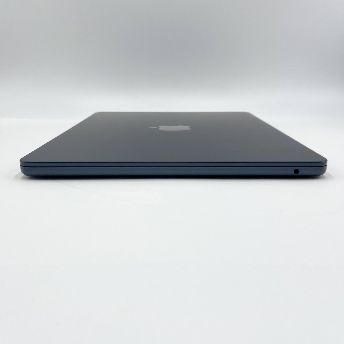 新品同様 美品 Apple MacBook Air  M4チップ 13インチ 16GB 512GB MW133J/A 充放電回数19回バッテリー最大容量100% 付属品完備【C5641-80】