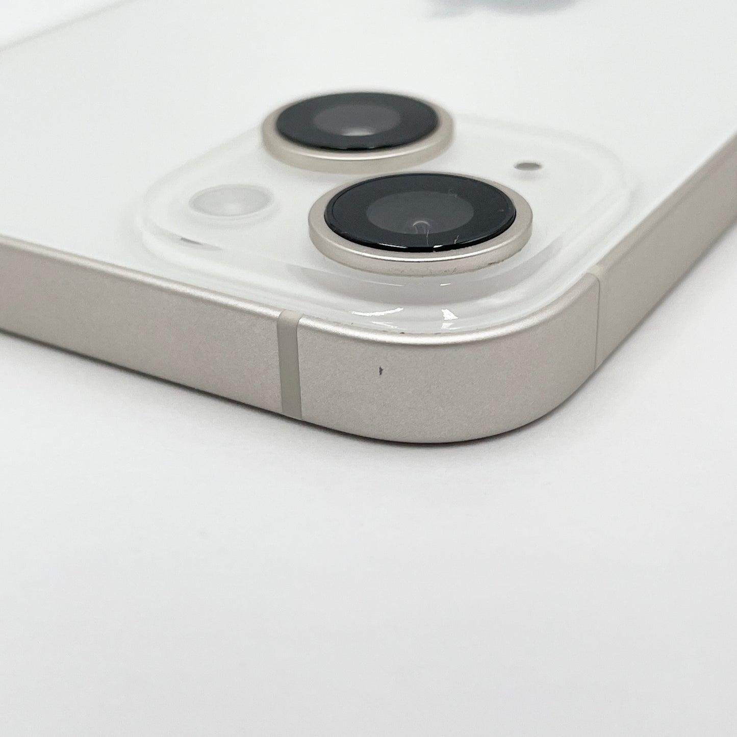 美品 Apple iPhone 14 256GB SIMフリー MPW33J/A スターライト バッテリー最大容量83%【C8381-C】