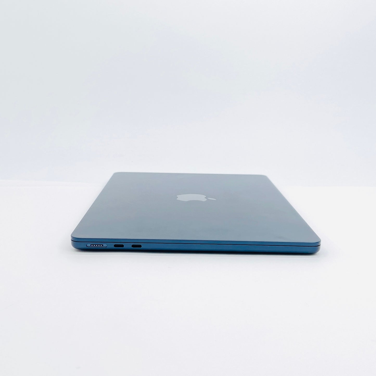 美品 MacBook Air 13インチ M5 10コアCPU 10コアGPU 16GB 512GB ミッドナイト バッテリー最大容量100%【C7795-80】