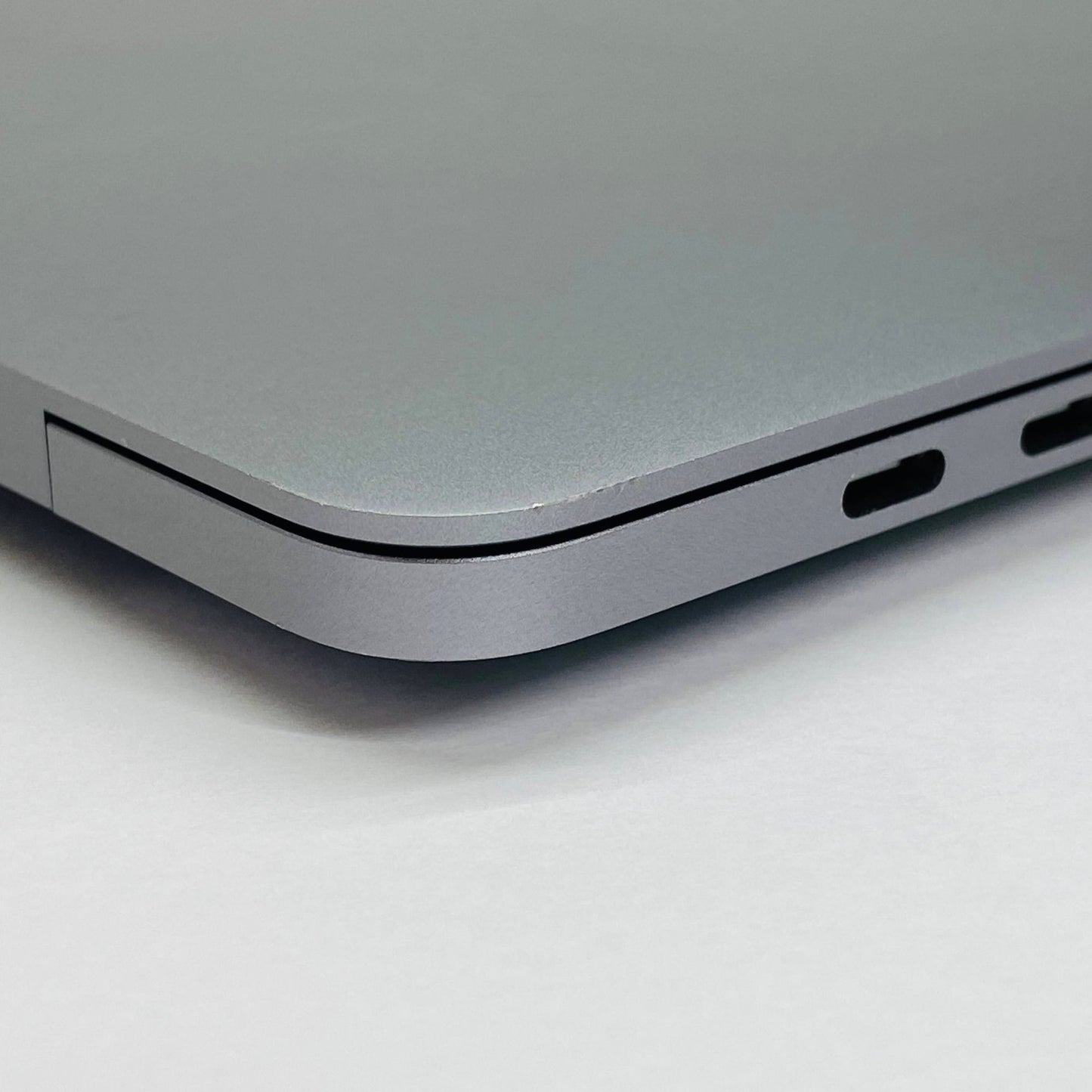 MacBook Pro 2022 13インチ M2 8コアCPU 10コアGPU 16GB 512GB バッテリー最大容量94% 【C3891-80】