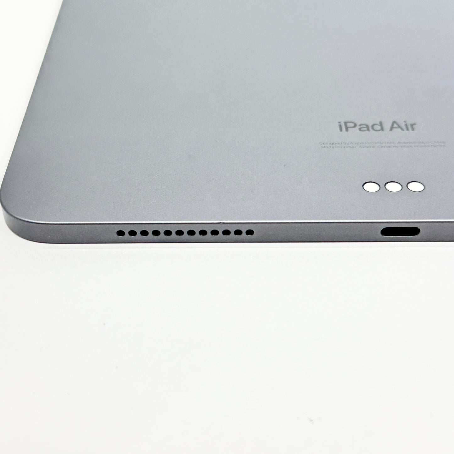 美品 iPad Air 第5世代 Wi-Fi 256GB 海外版 NM9L3LL/A スペースグレイ 本体のみ バッテリー最大容量95% 【C8889-60】