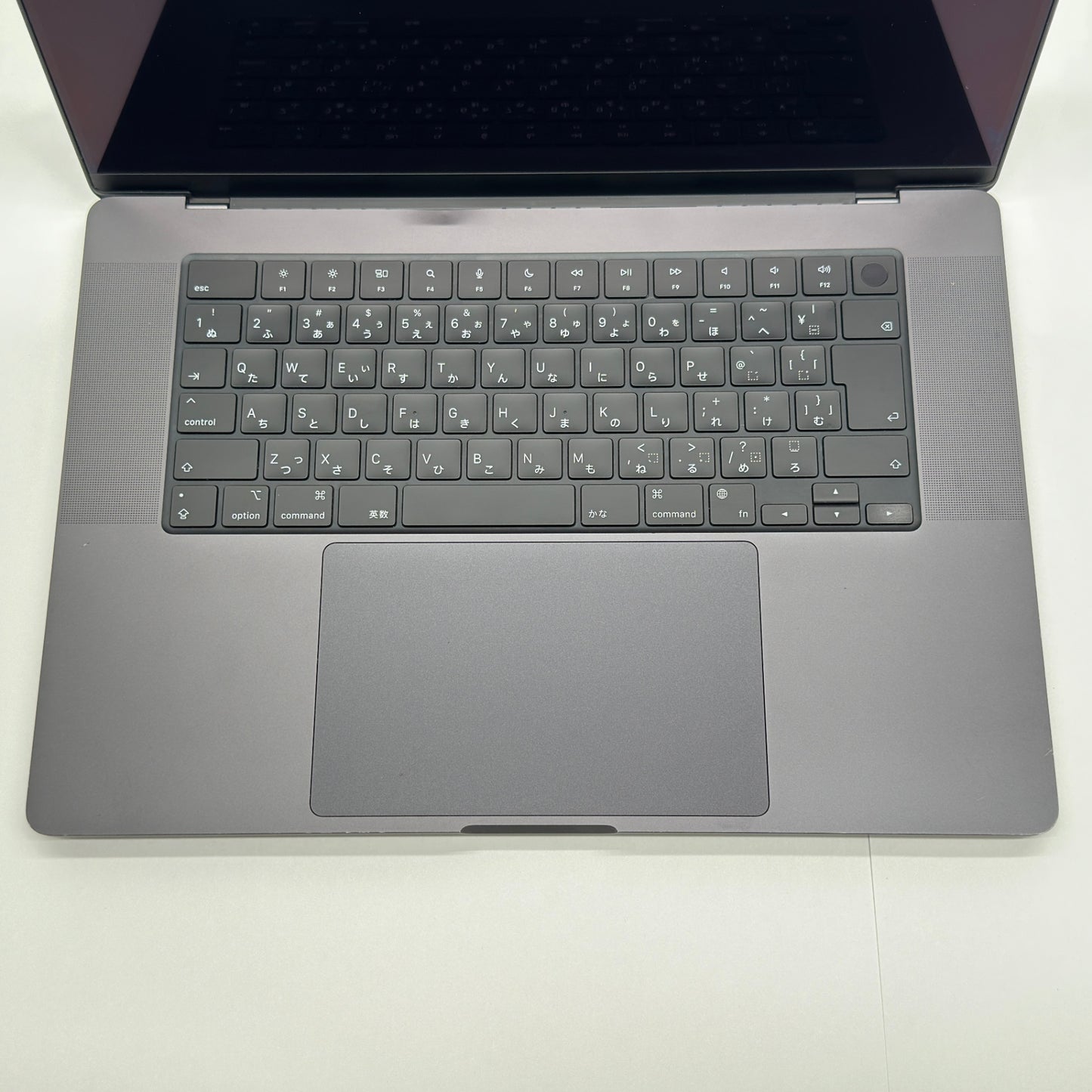 MacBook Pro Liquid Retina XDR 16インチ (Late 2023) Apple M3 Pro 12コア/18GB/SSD 512GB スペースブラック MRW13J/A バッテリー最大容量92%【C7434-100】