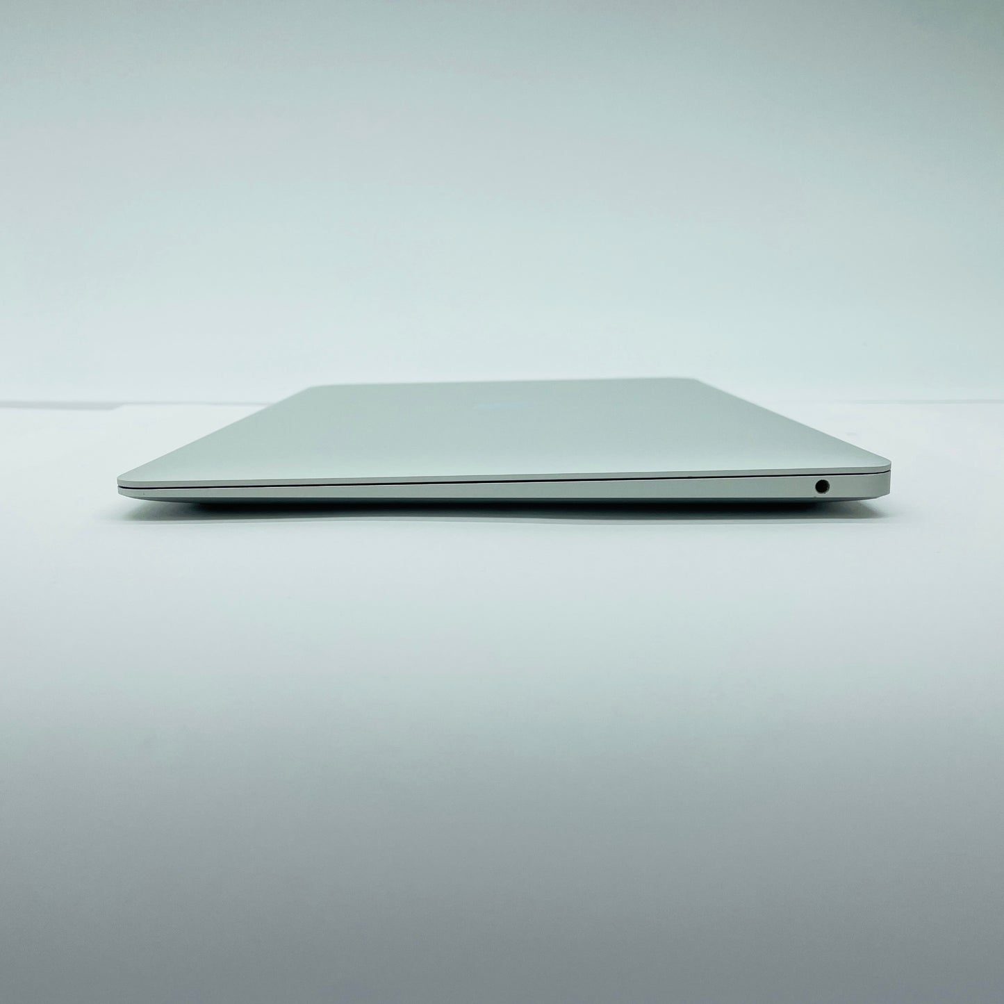 Apple MacBook Air Retina 13インチ (Late 2020) Apple M1  8GB SSD 256GB シルバー MGN93J/A  バッテリー最大容量89%  【C4563-80】