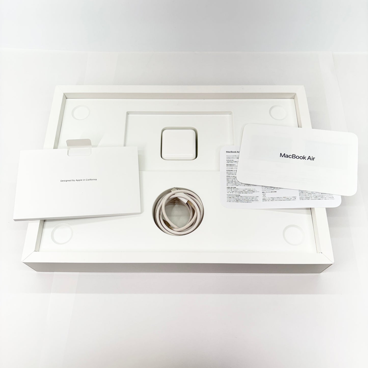 新品同様 美品　US配列 Apple MacBook Air M3  2024 15インチ 8GB 256GB スターライト MRYR3JA/A バッテリー最大容量100%【C5666-80】