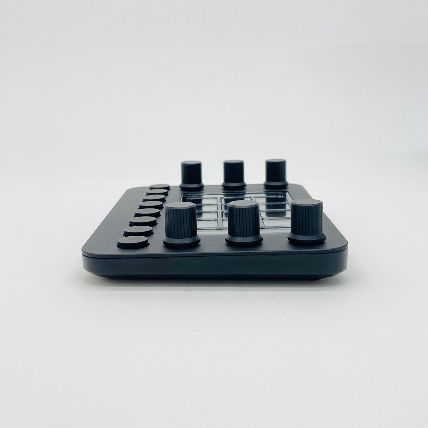 Loupedeck Live LDD-2001 編集コントローラー【C7756-60】