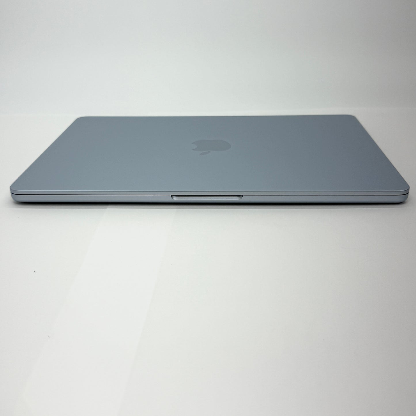 新品同様 美品 Apple MacBook Air 13インチ M4 2025 24GB 512GB 10コアCPU/10コアGPU MC6V4J/A 充放電回数3回 バッテリー最大容量100%【C5278-80】