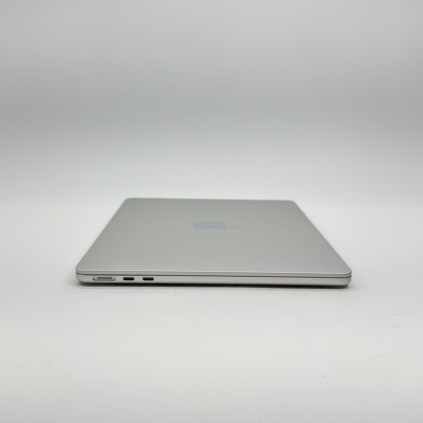 美品 Apple MacBook Air 13インチ 2026 MDH74J/A M5 16GB 512GB シルバー  バッテリー最大容量100%【C7842-80】