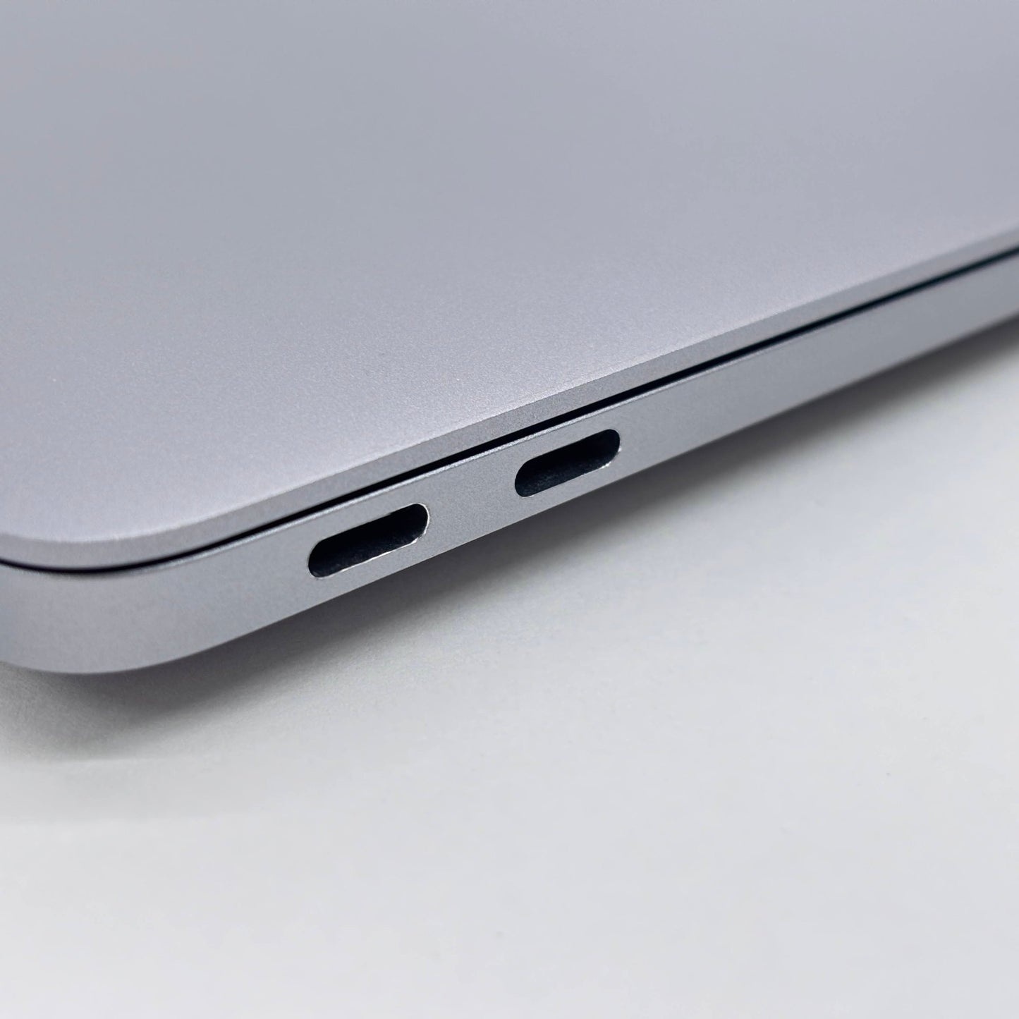 美品 MacBook Air 13インチ M1 2020 8コアCPU 7コアGPU 8GB 256GB MGN63J/A スペースグレイ バッテリー最大容量97%【C8222-80】