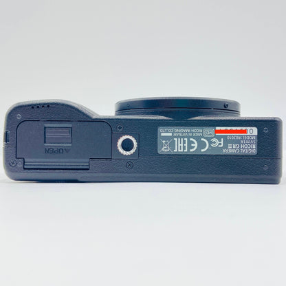 RICOH GRIII コンパクトデジタルカメラ  付属品多数あり ショット数8,201回【C3986-80】