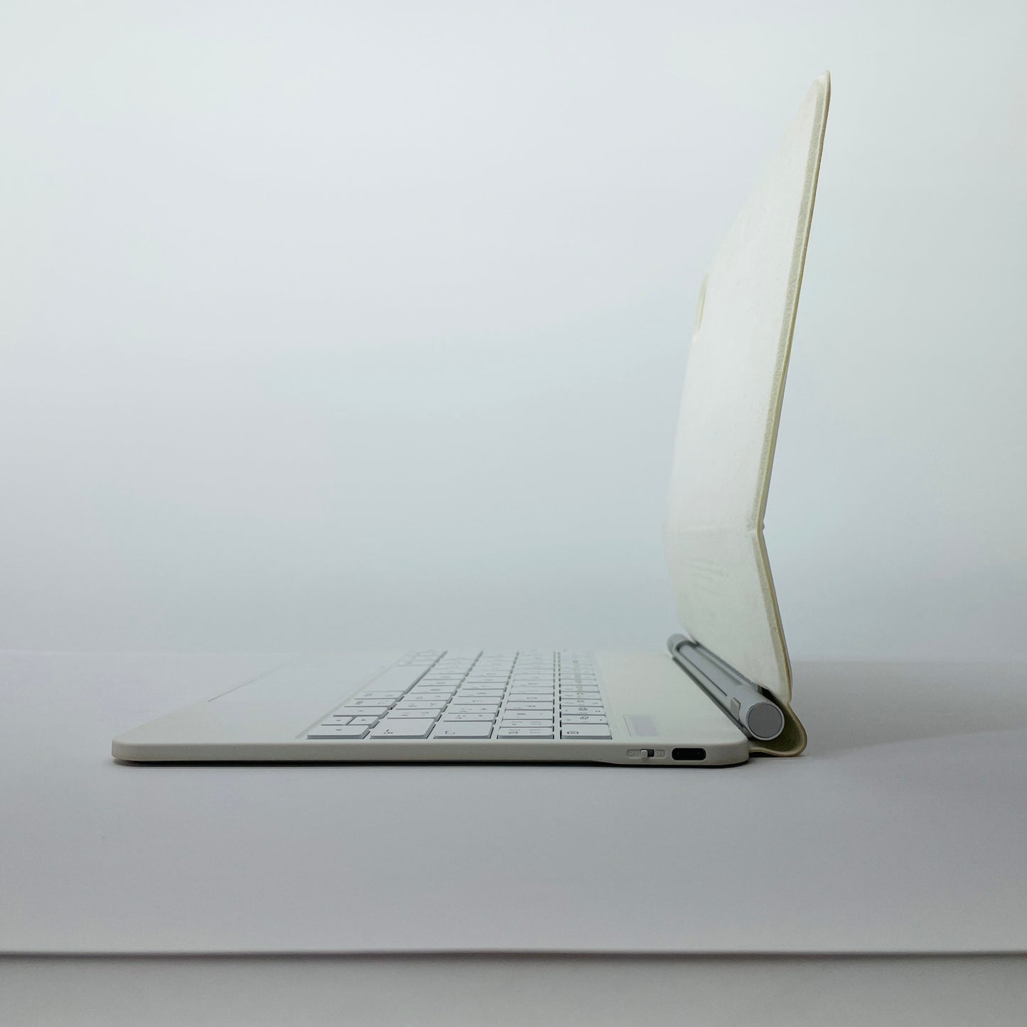 GOOJODOQ キーボード　iPad Pro 11インチ用	【C4342-60】