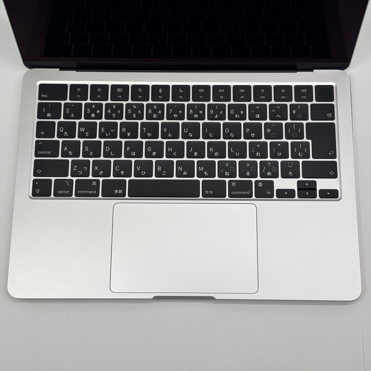 新品同様 美品 バッテリー最大容量100% Apple MacBook Air 13インチ 2022 M2 8GB 256GB シルバー MLXY3J/A 【C8915-80】