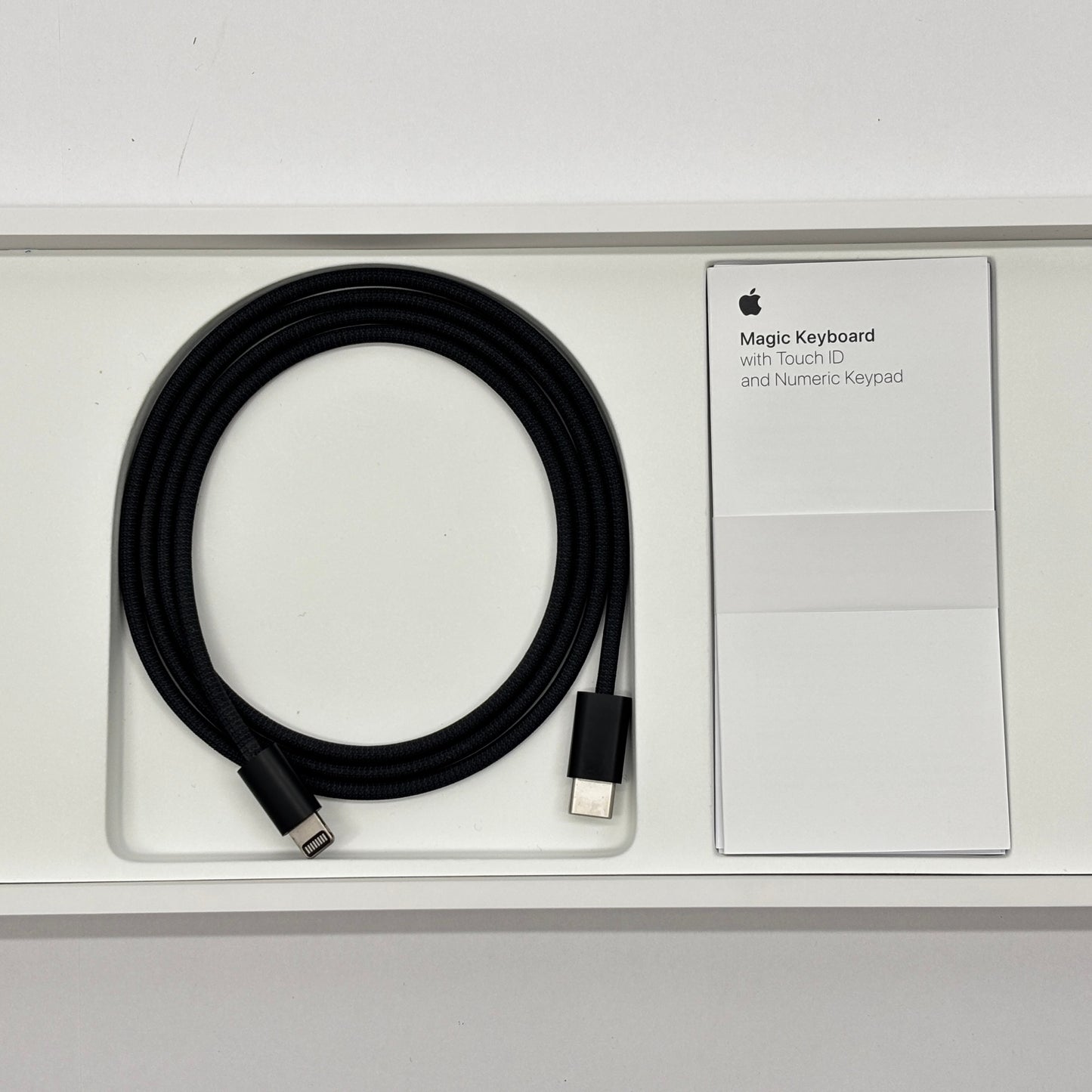 美品 Magic Keyboard Touch ID テンキー付 ブラック JIS MMMR3J/A スペースグレー【C8650-80】