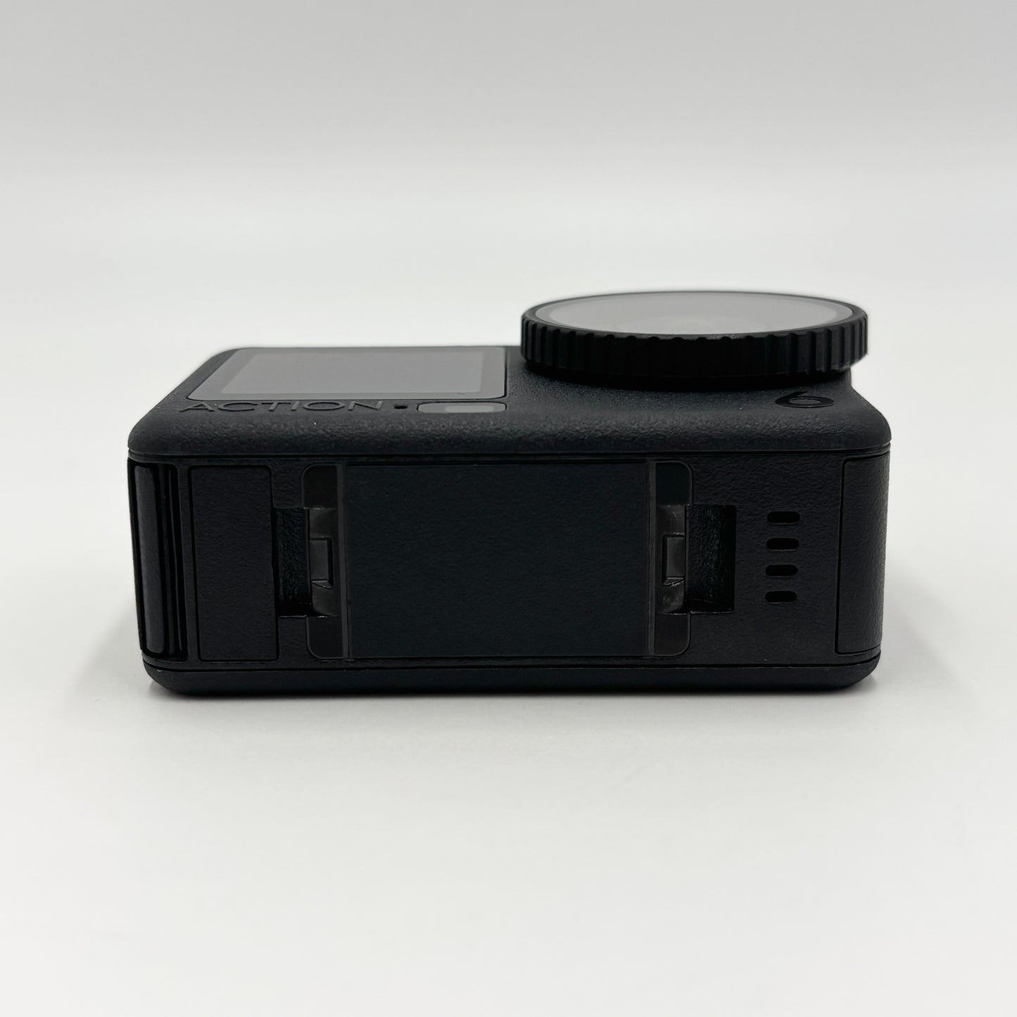 美品 DJI OSMO ACTION 6 スタンダードコンボ 付属品完備+純正バッテリー【C7705-60】