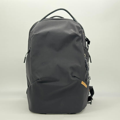 美品 OneGo Lite Backpack 22L (マットブラック) カメラバッグ 多機能バックパック【C7562】