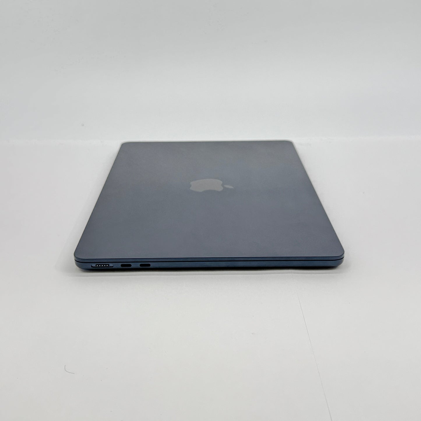 美品Apple Mac Book Air 2025 13インチ M4 10コアCPU 8コアGPU SSD256GB 16GB MW123J/A ミッドナイト 充放電回数3回 バッテリー最大容量100% 付属品完備【C7241-80】