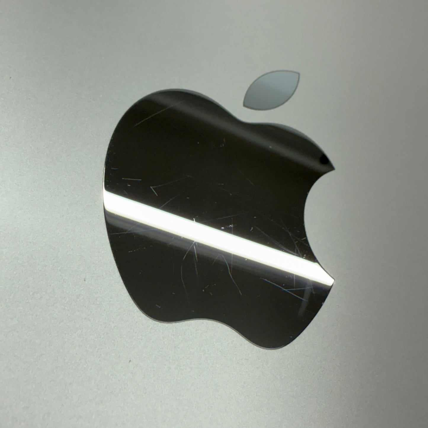 MacBook Air Liquid Retina 13.6インチ (Mid 2022) Apple M2 8コア/8GB/SSD 256GB スターライト MLY13J/A バッテリー最大容量93%【C5294-80】