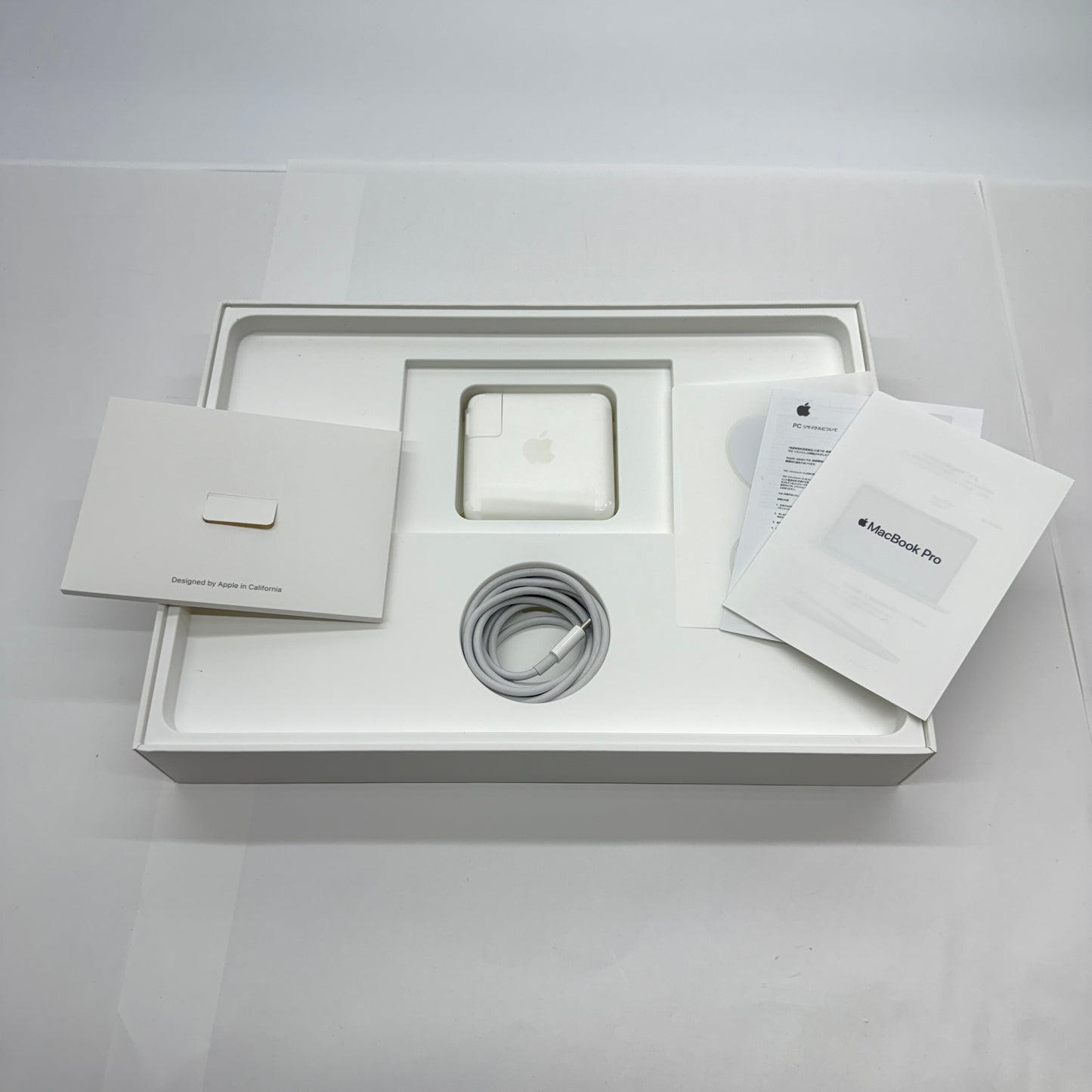 MacBook Pro 13インチ Mid 2019 i5 1.4GHz 8GB SSD 256GB シルバー MUHR2J/A 【C5199-80】