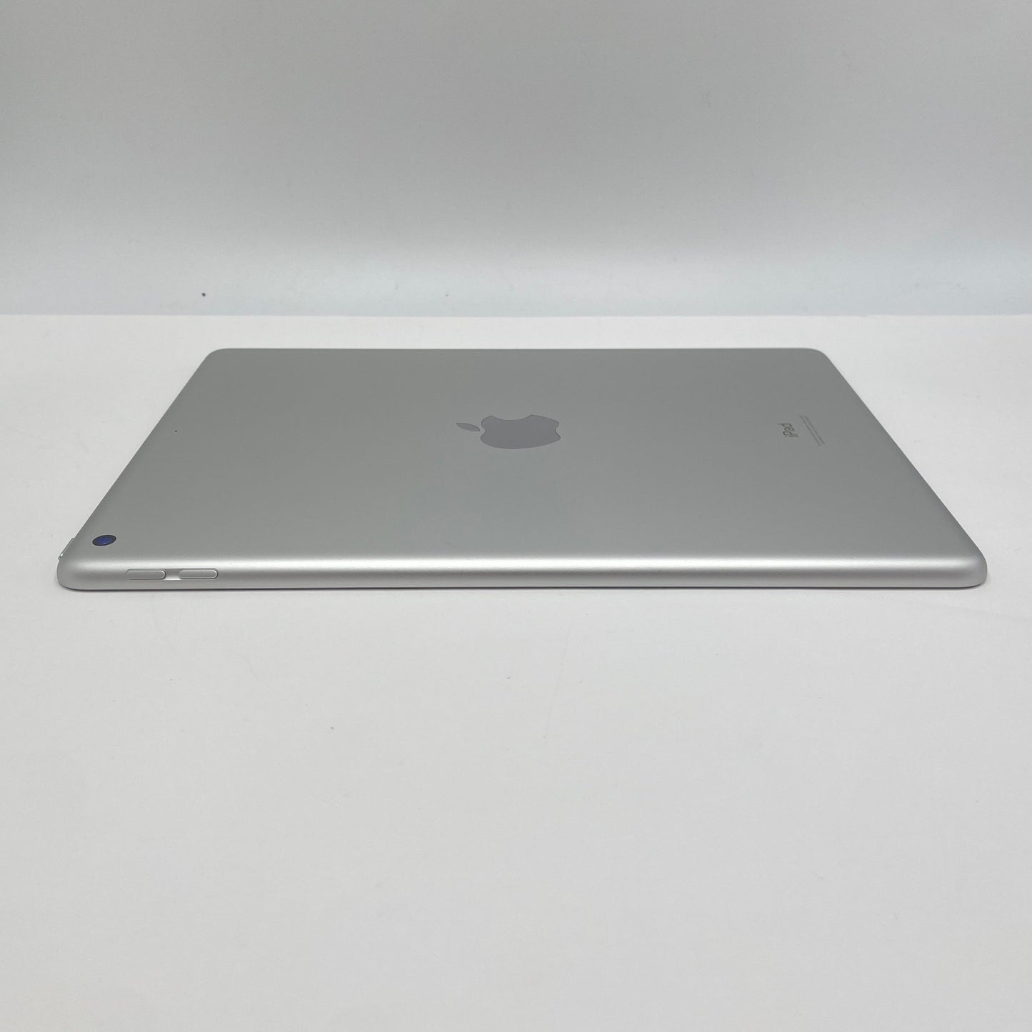 美品 Apple iPad 第9世代 MK2L3J/A 64GB WI-FI 10.2インチ 2021年 バッテリー最大容量93%【C6210-60】