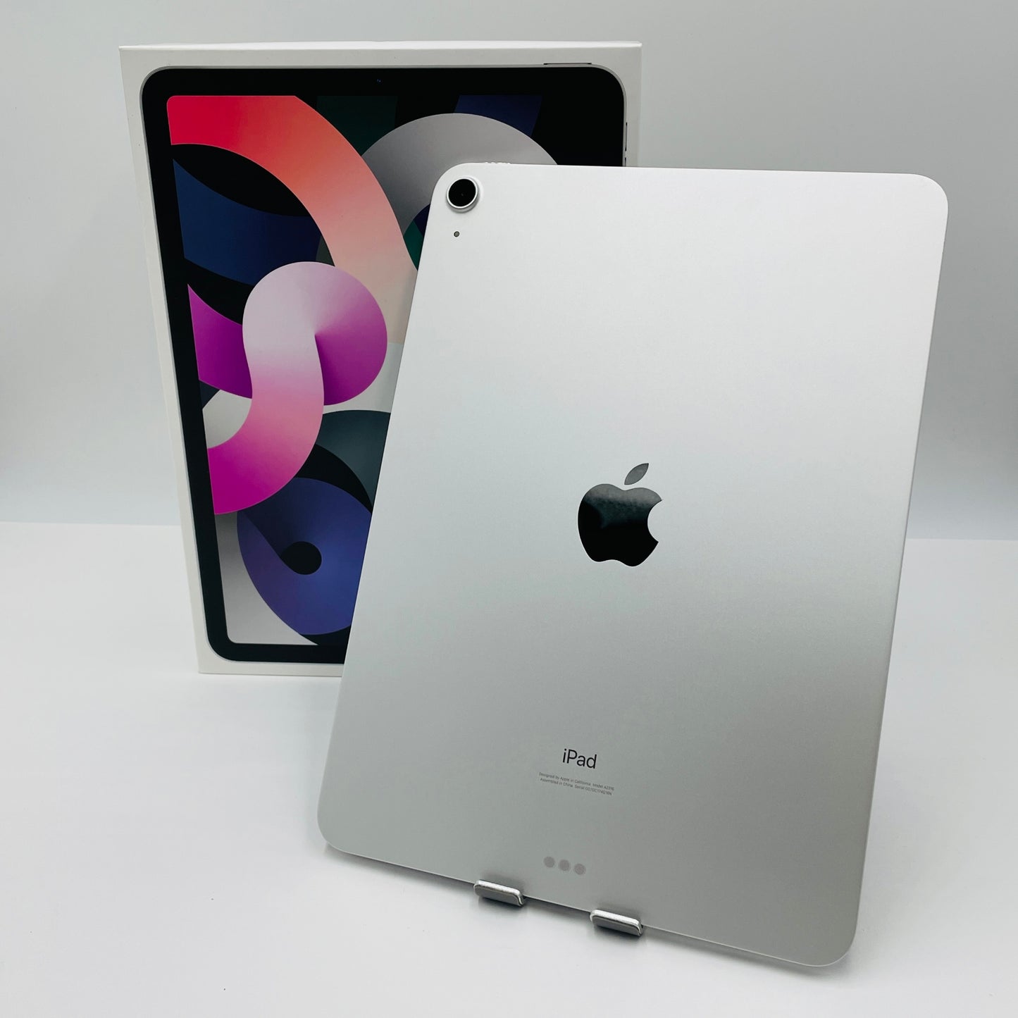 美品 iPad Air 第4世代 Wi-Fiモデル 64GB シルバー MYFN2J/A　【C4842-60】