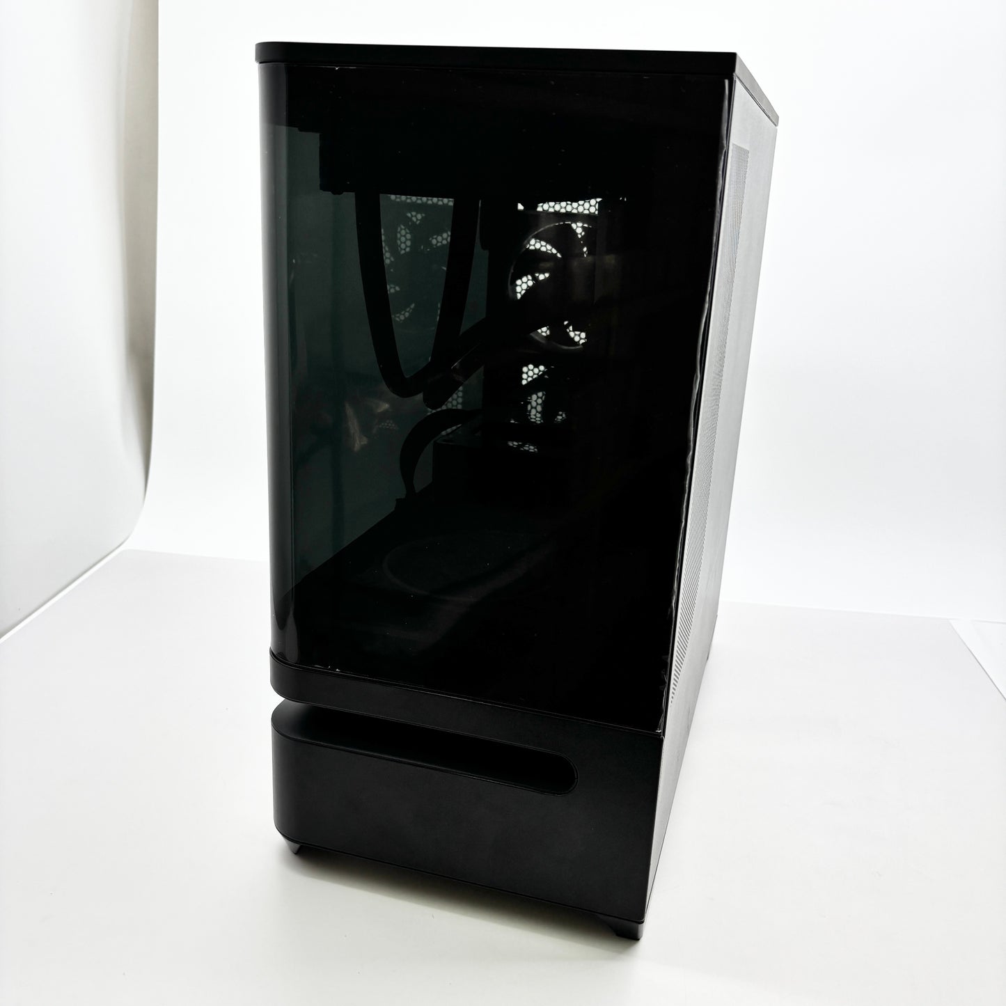 美品 自作PC ゲーミングPC Ryzen 7 9800X3D 8コア 32GB RX9060 XT 16GB SSD2TB 電源ユニット：NeoECO Gold NE850G M 【C8702-140】