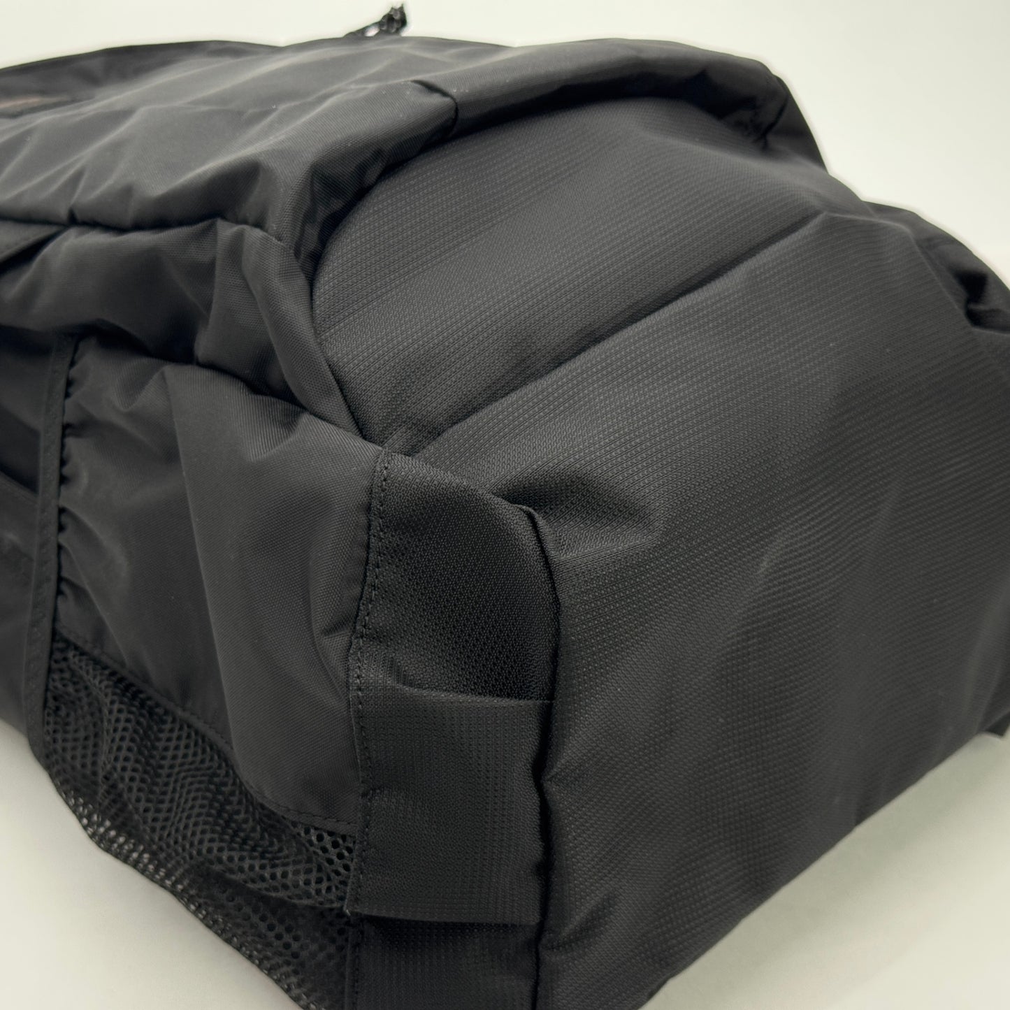 美品 Columbia コロンビア パナシーア 33L バックパック - 通勤・通学から旅行まで使える軽量・大容量の万能リュック【C8026】