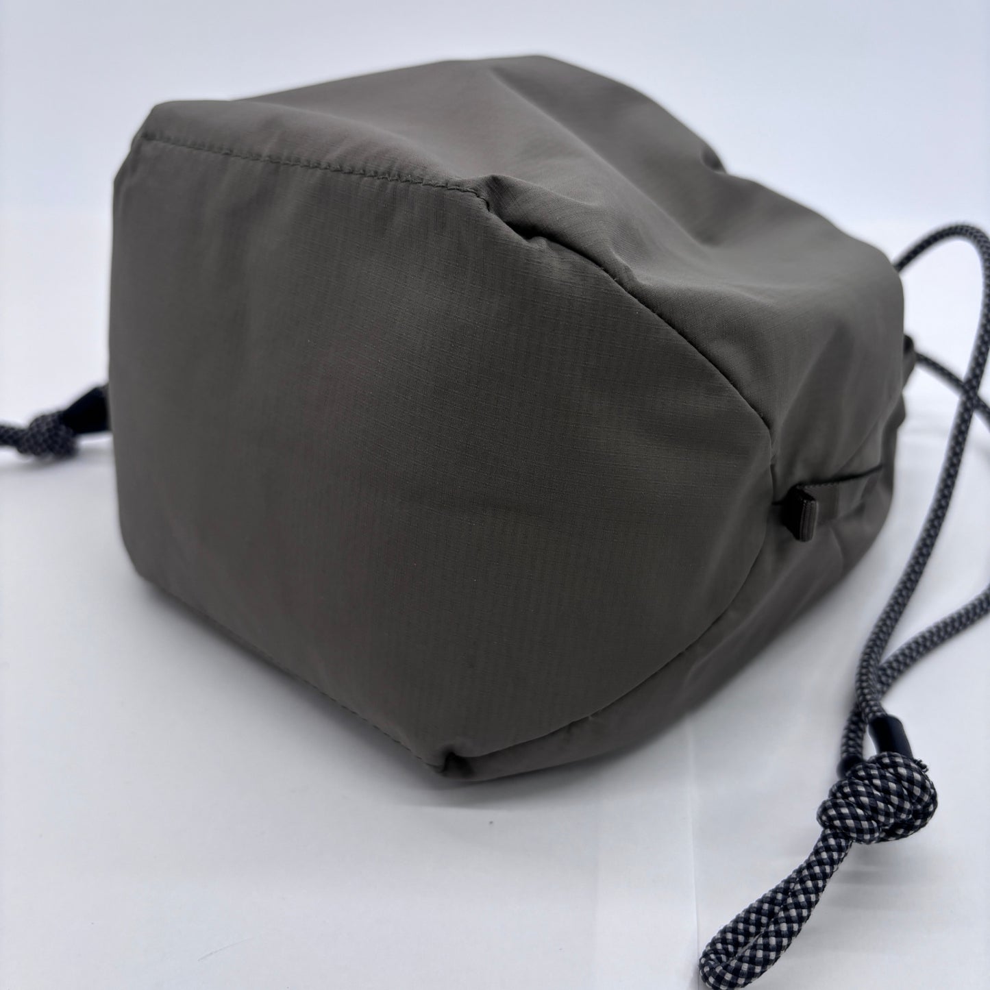 美品 PGYTECH OneGo ドローストリングバッグ フォレストグリーン【C7512】