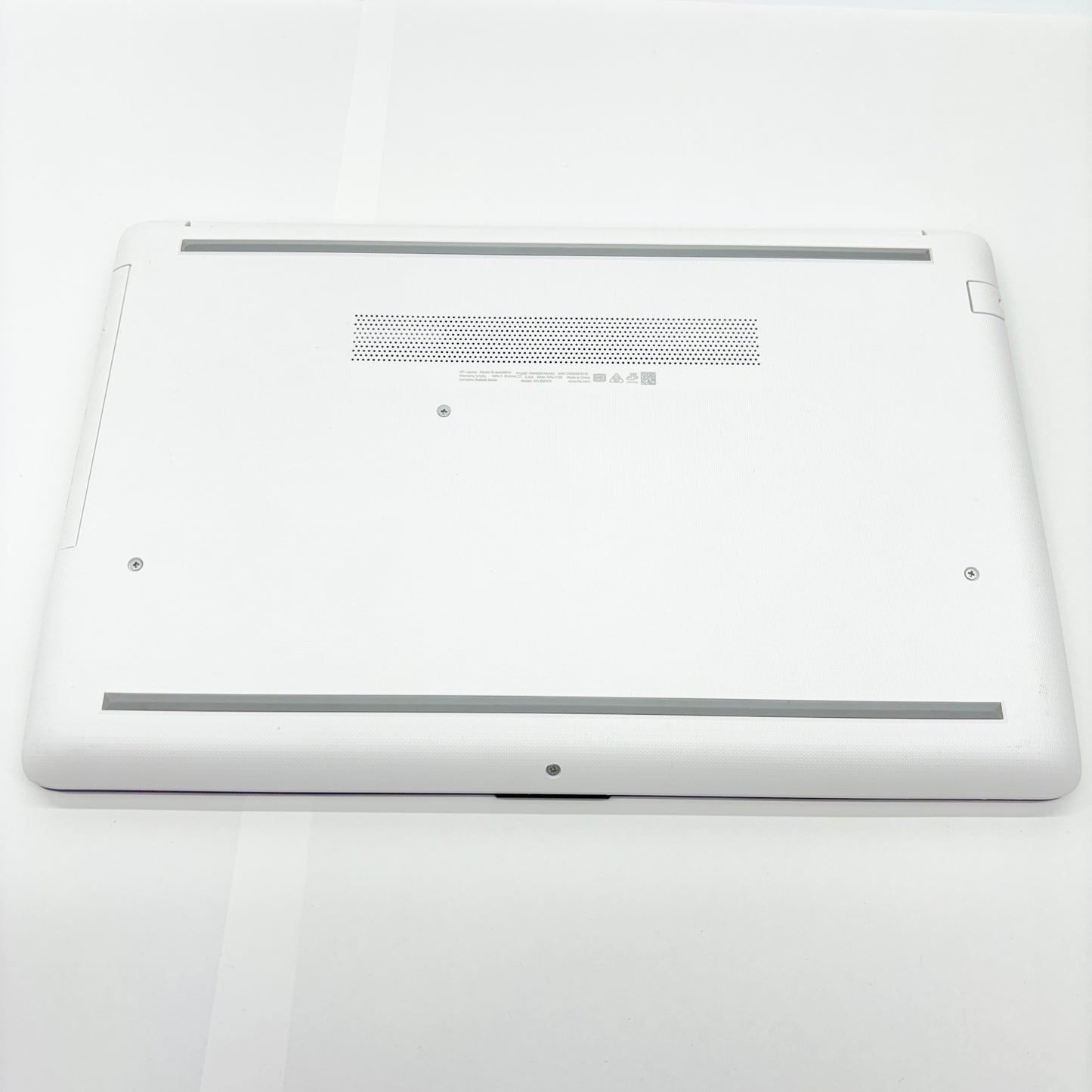 新品SSD HP Laptop 15-da0000 15-da0088TU ピュアホワイト i3 7020U 4GB SSD256GB バッテリー最大容量93%【C4582-80】