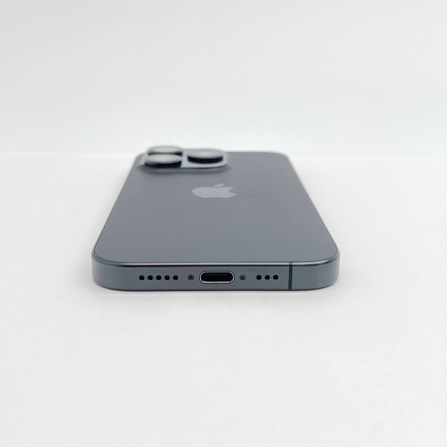 iPhone 15 Pro MTUC3J/A 256GB SIMフリー バッテリー最大容量84%  ブラックチタニウム 本体のみ【C7038-C】