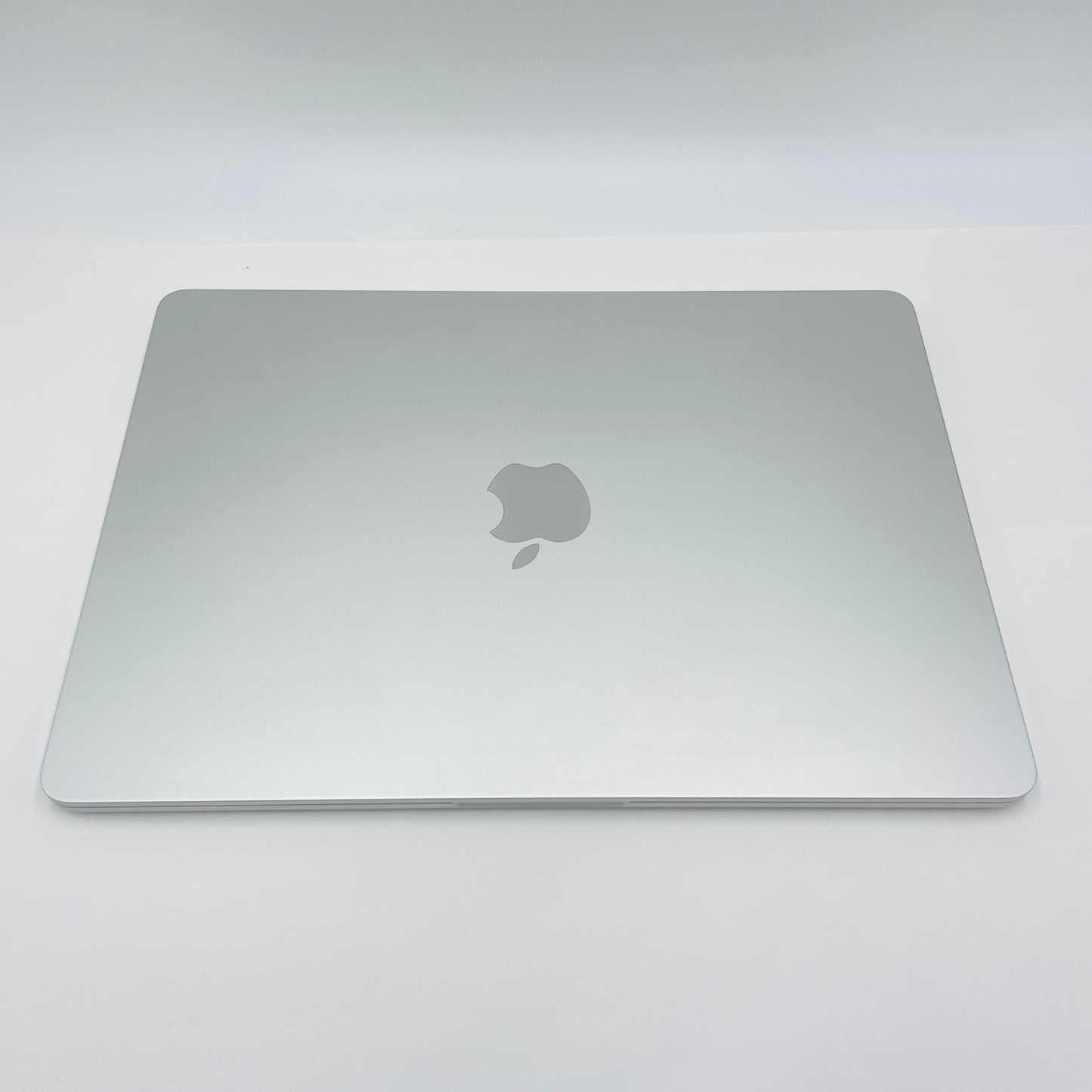 新品同様 美品 Apple MacBook Air 2025 13インチ M4 24GB SSD512GB MC654J/A シルバー 【C4658-80】