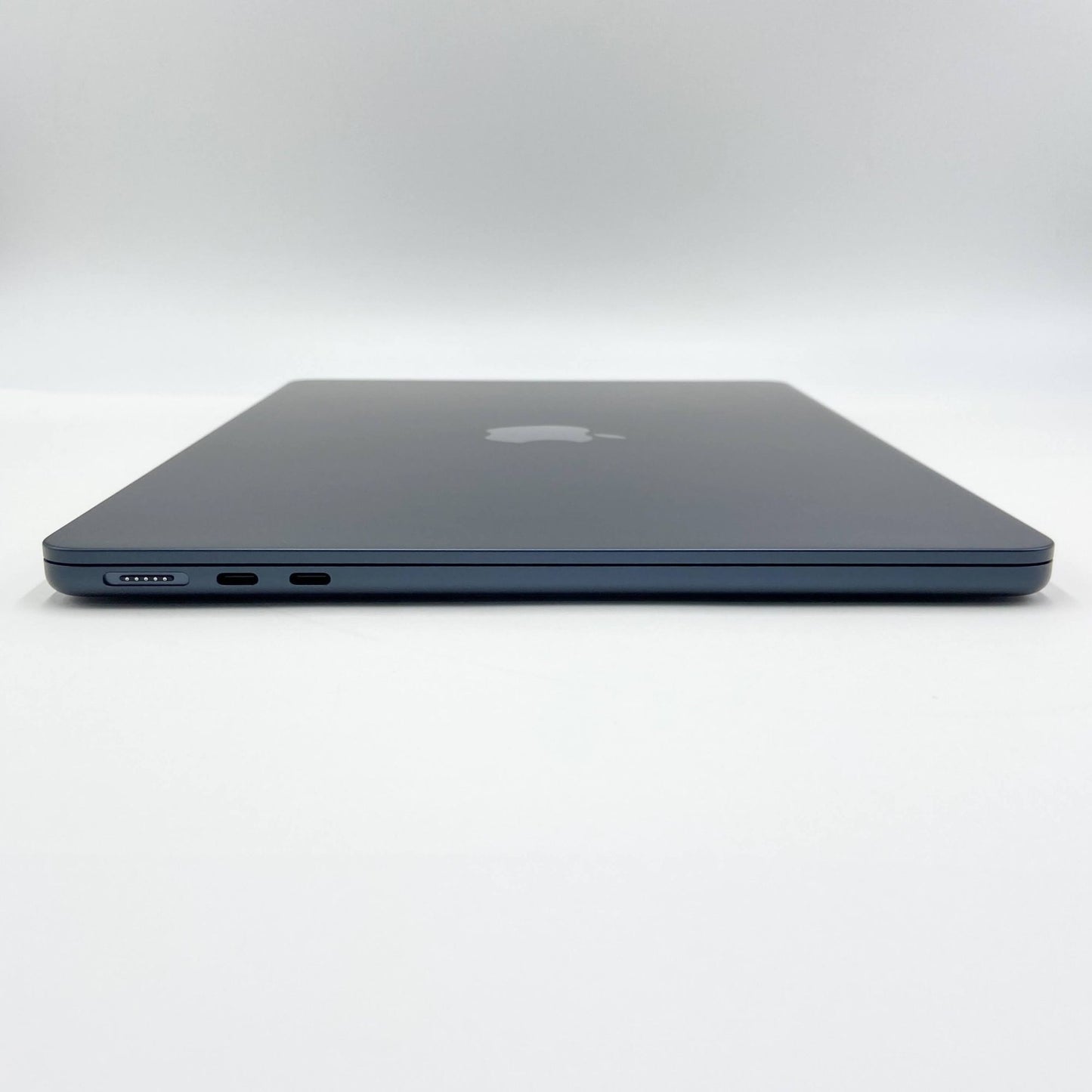 新品同様 美品 Apple MacBook Air  M4チップ 13インチ 16GB 512GB MW133J/A 充放電回数19回バッテリー最大容量100% 付属品完備【C5641-80】