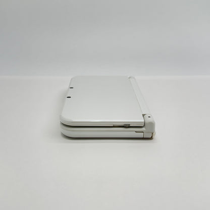 美品 New ニンテンドー 3DS LL本体 RED-001 パールホワイト 充電器・付属品完備【C7297-60】