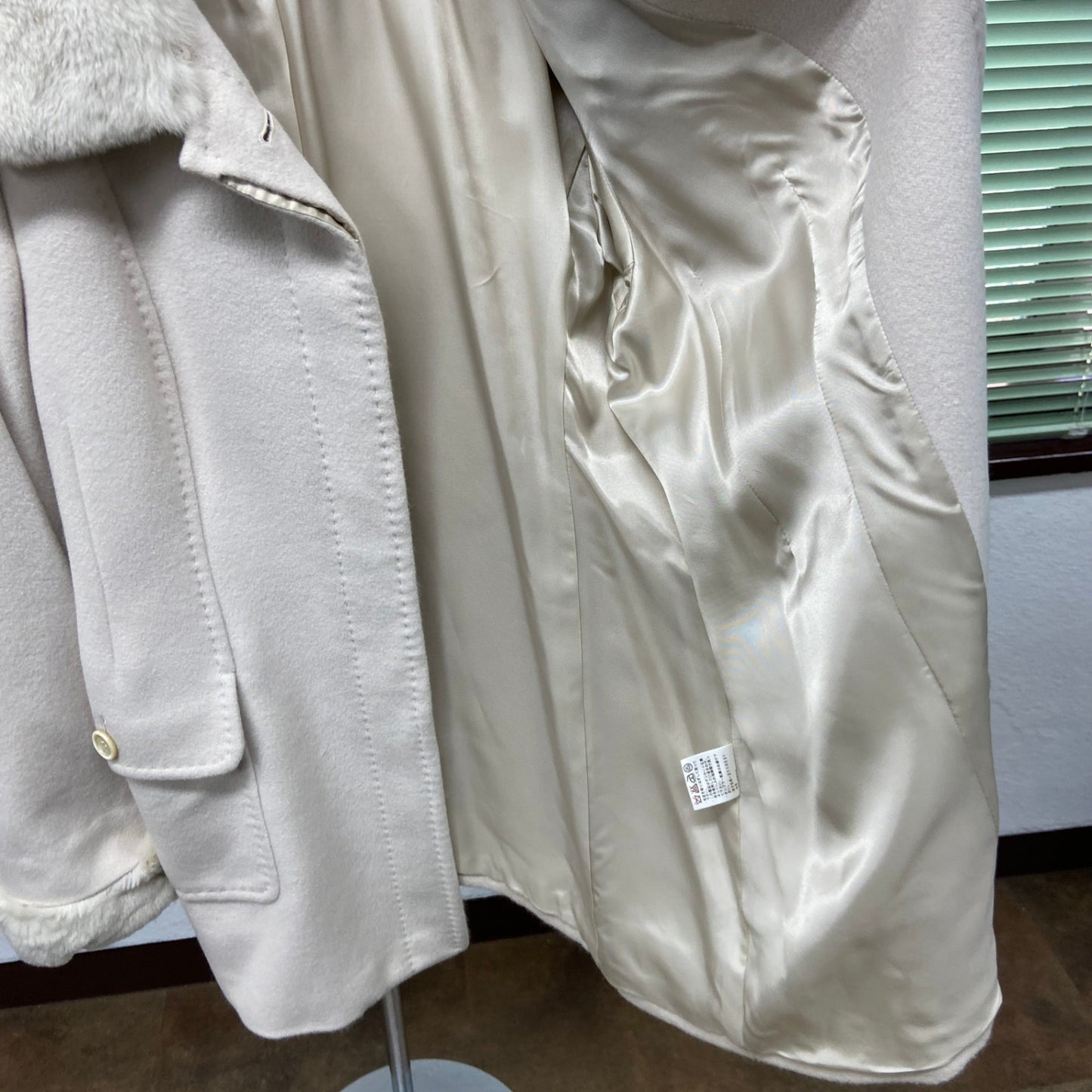 美品 TRUSSARDI トラサルディ ファー付ロングコート 【C5629】