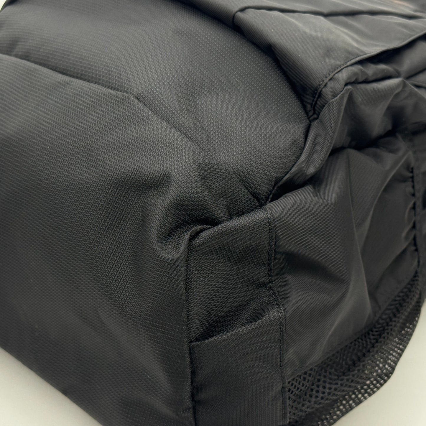 美品 Columbia コロンビア パナシーア 33L バックパック - 通勤・通学から旅行まで使える軽量・大容量の万能リュック【C8026】