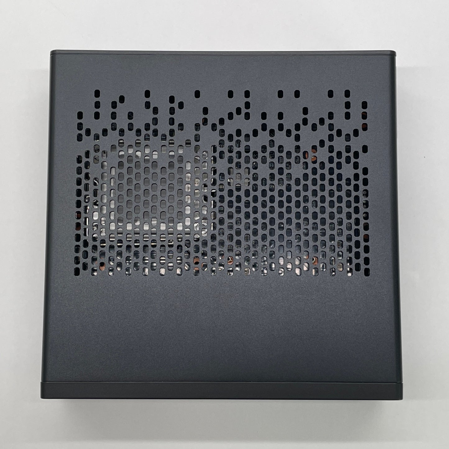 美品 MINIS FORUM MS-A1-NOCPUR ベアボーンキット ミニワークステーション【C7962-80】