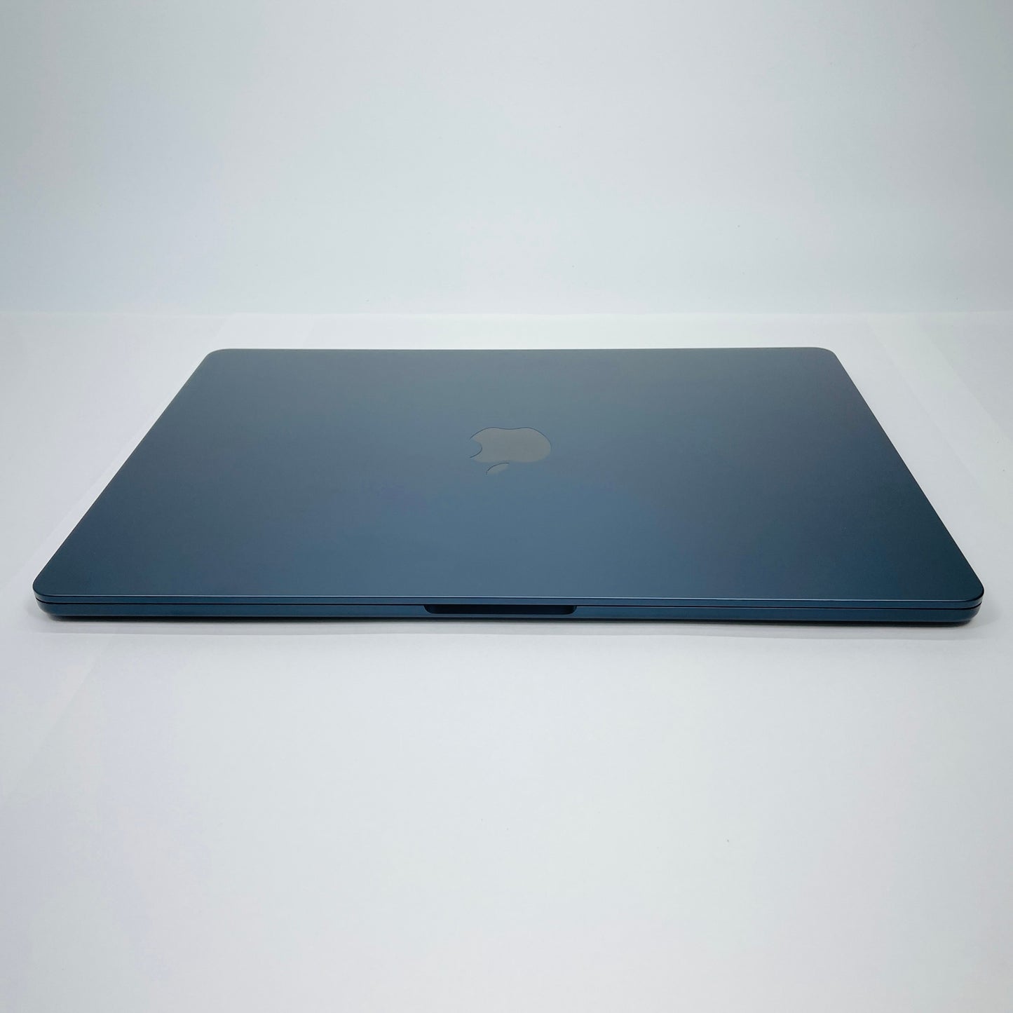 新品同様 美品 Apple Macbook Air 15インチ 2025 M4 メモリ16GB SSD256GB ミッドナイト MW1L3J/A バッテリー最大容量100%【C4841-80】