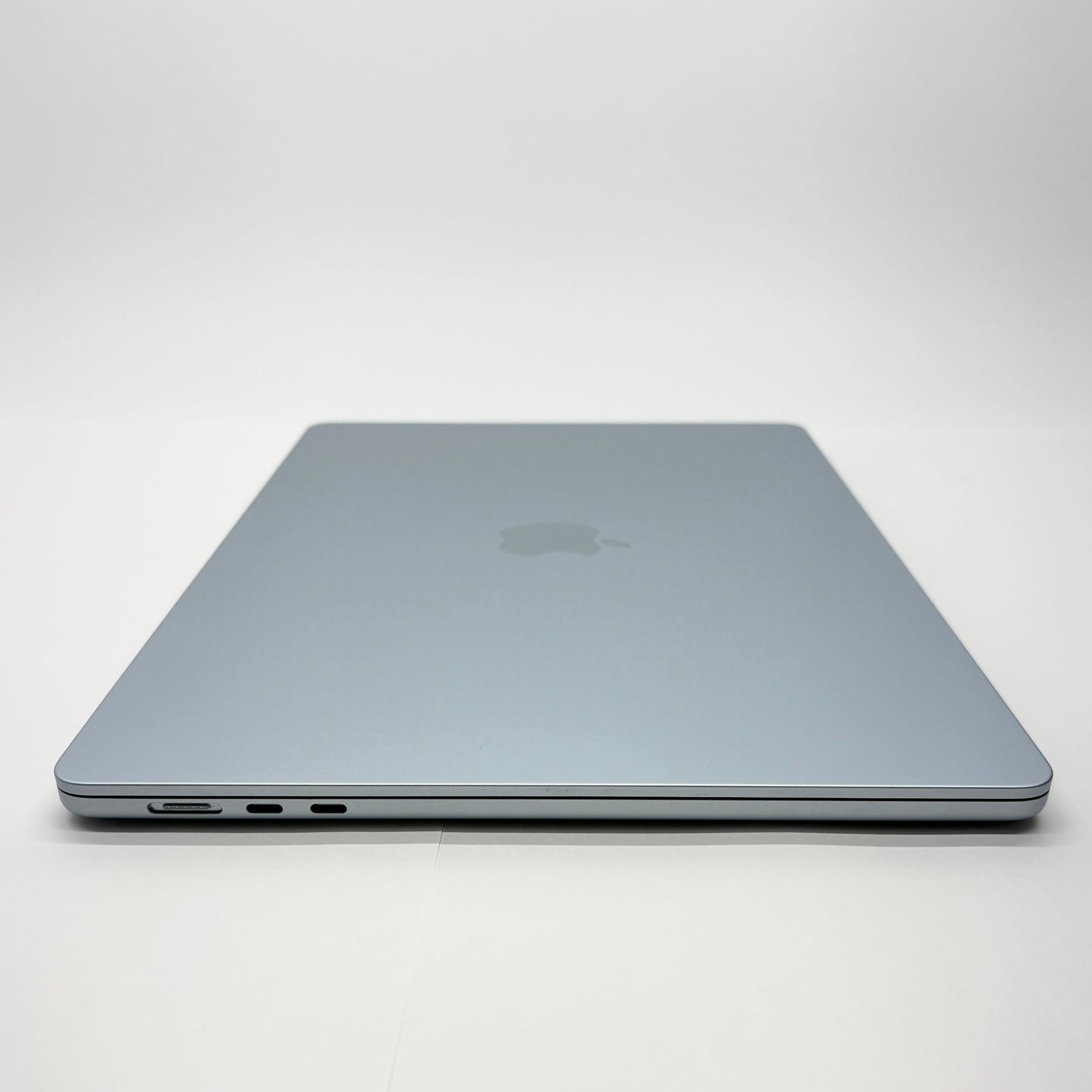 美品 MacBook Air 15インチ M4 CPU10コア GPU10コア 16GB 256GB スカイブルー バッテリー最大容量100%【C8103-80】