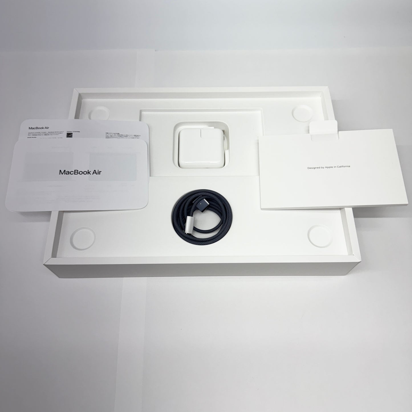 新品同様 美品 Apple MacBook Air M4 13インチ FW123J/A ミッドナイト 16GB 256GB  バッテリー最大容量100% 限定保証あり　【C5142-80】