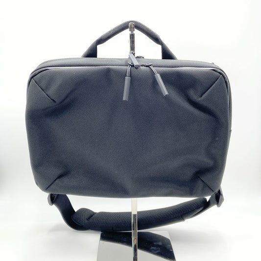 美品 THE TOKYO TECHPACK SLING【C5718】