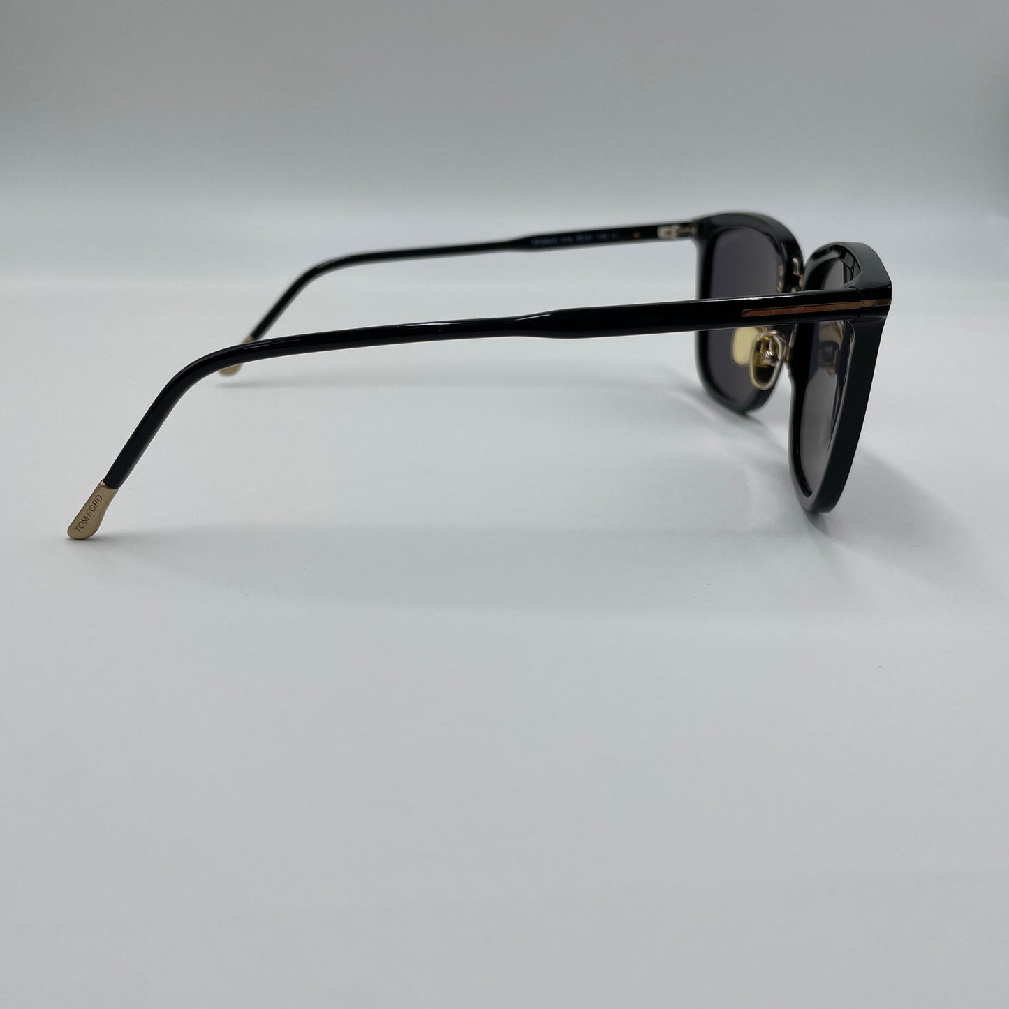 美品 未使用 TOM FORDトムフォード サングラス　TF949-D/01A 【C5049-60】