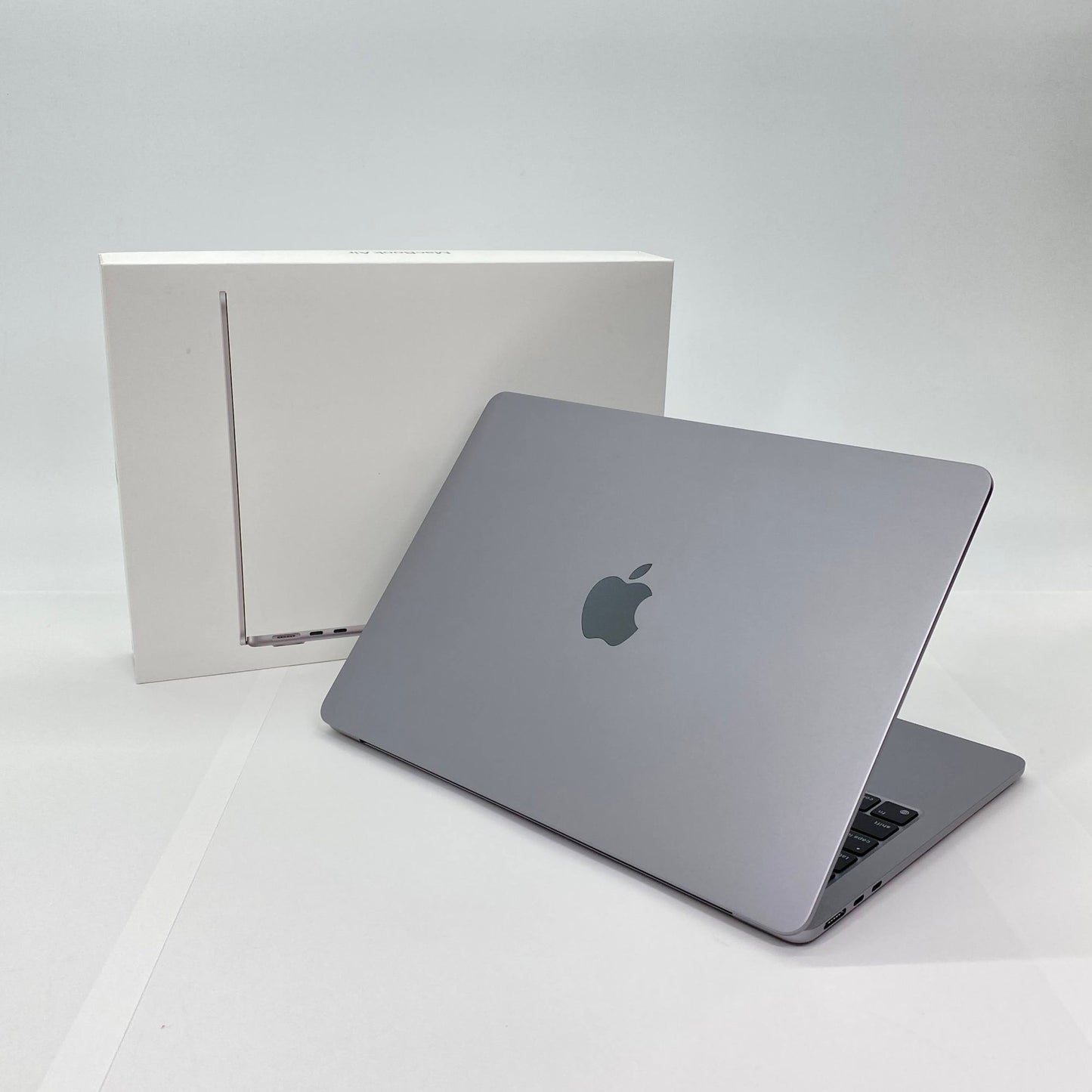 新品同様 美品 MacBook Air 2024 13インチ SSD 512GB 16GB M3 MXCR3J/A スペースグレイ USキー バッテリー最大容量100%【C5779-80】