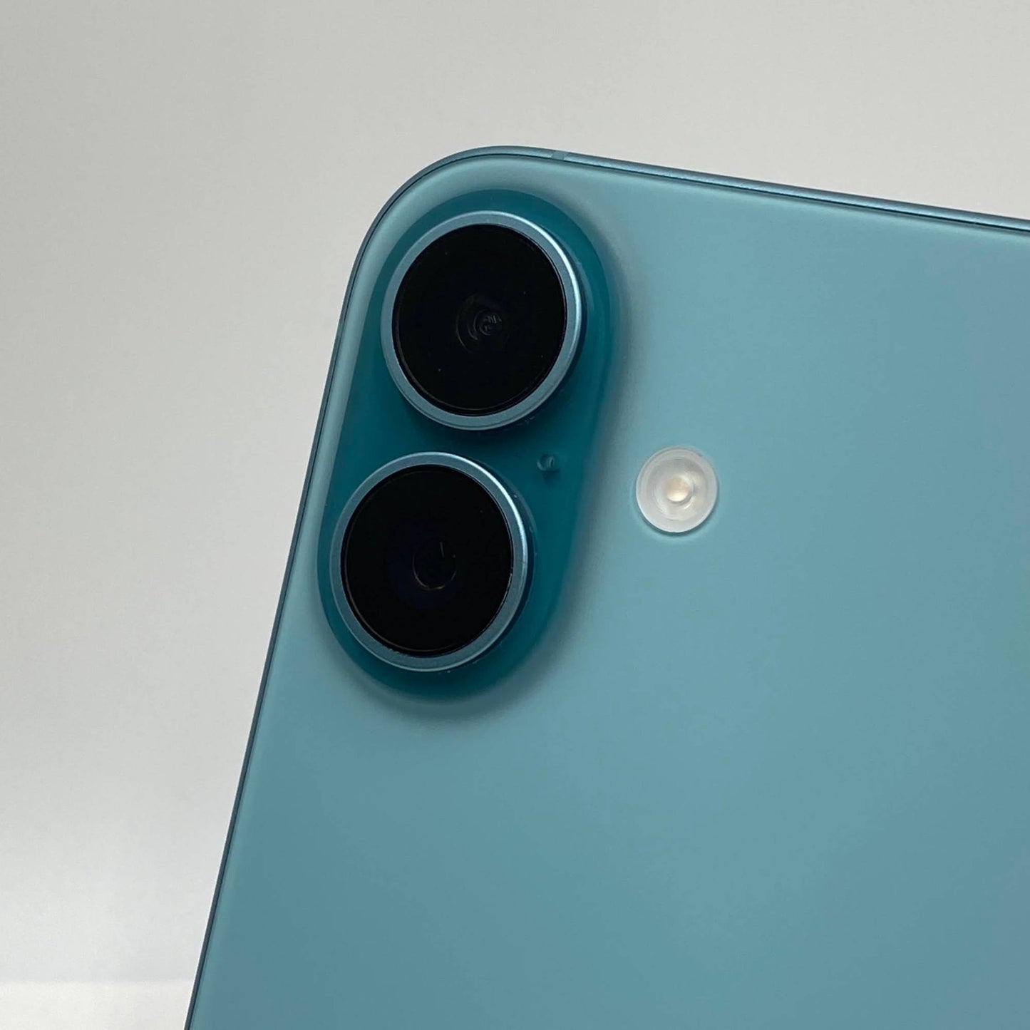 美品 SIMフリー Apple iPhone16 512GB ティール MYE63J/A バッテリー最大容量100% 【C5519-C】