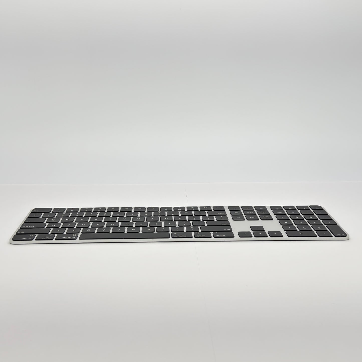 Apple Magic Keyboard with Touch ID テンキー付き 英語(US) ブラックキー 本体のみ【C6870-80】