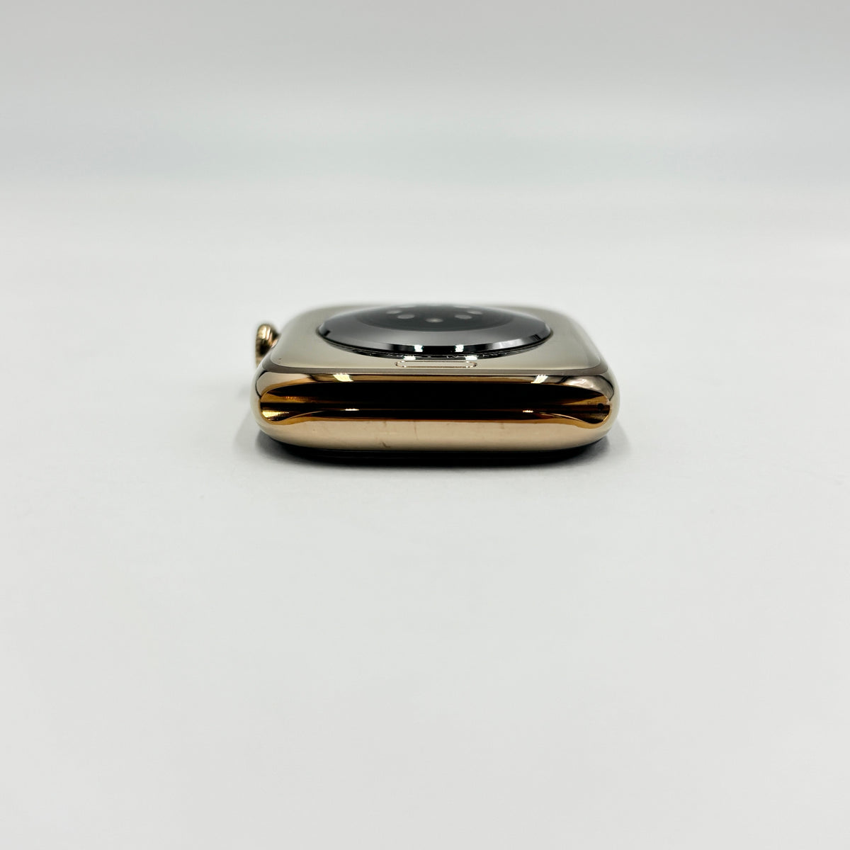 美品 Apple Watch Series 11 46mm GPS+Cellular ゴールドチタニウム MFC34J/A ブラックスポーツバンド S/M MXM23FE/A【C9164-C】