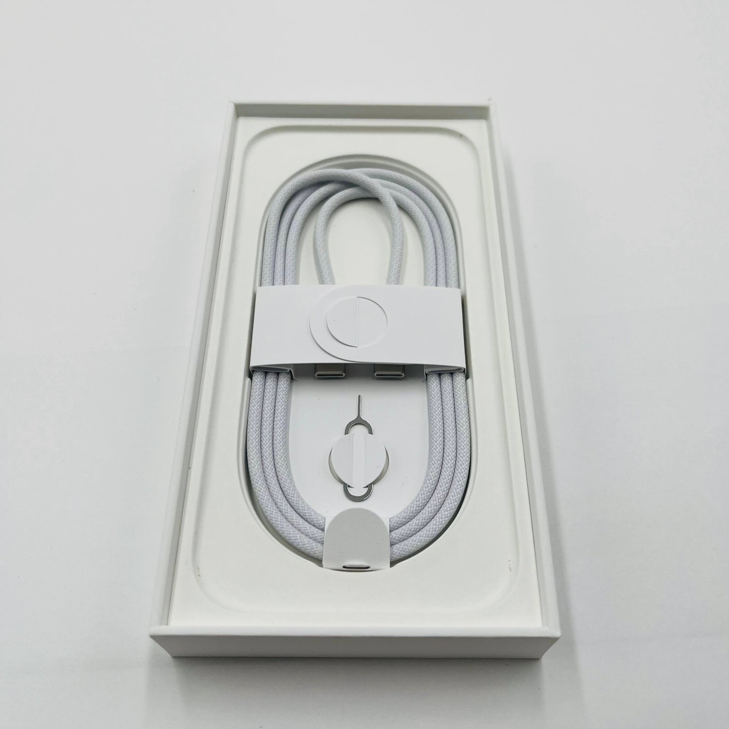 新品同様 美品 Apple iPhone 16 Pro 128GB SIMフリー MYMW3J/A スマートフォン ホワイトチタニウム バッテリー最大容量92%【C5056-C】