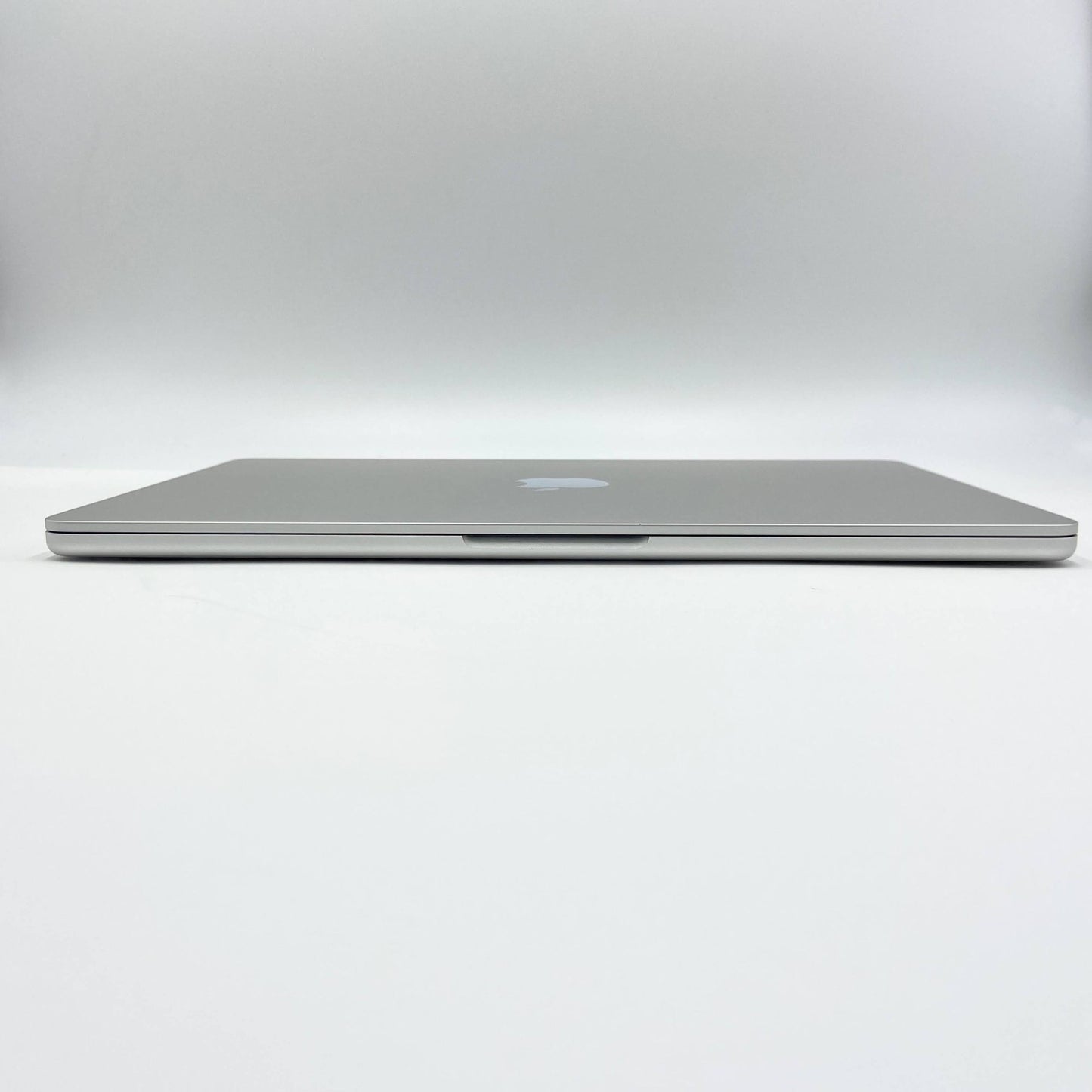 美品 Apple Mac book Air 13インチ M2 2022 8GB 256GB MLXY3J/A シルバー バッテリー最大容量100%  充放電回数20回【C5652-80】