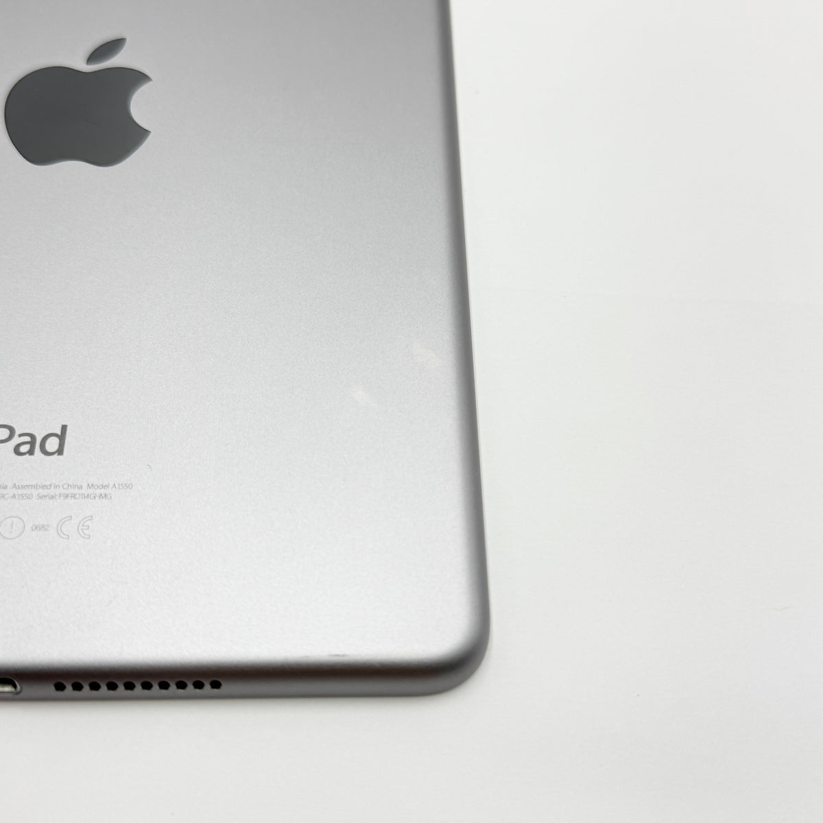 iPad mini 4 16GB Wi-Fi Cellular スペースグレイ MK6Y2J/A SIMフリー【C8872-C】
