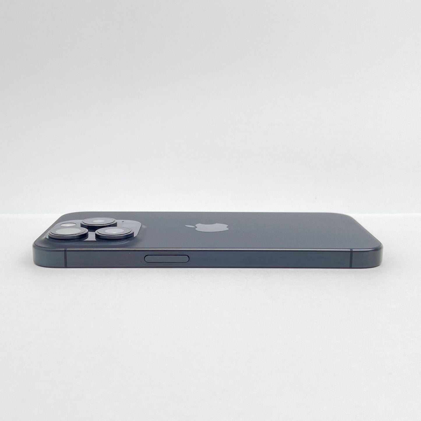 美品 iPhone 15 Pro MTUC3J/A 256GB SIMフリー バッテリー最大容量92%  【C7169-C】